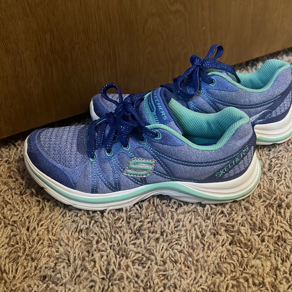 Skechers tennis shoes